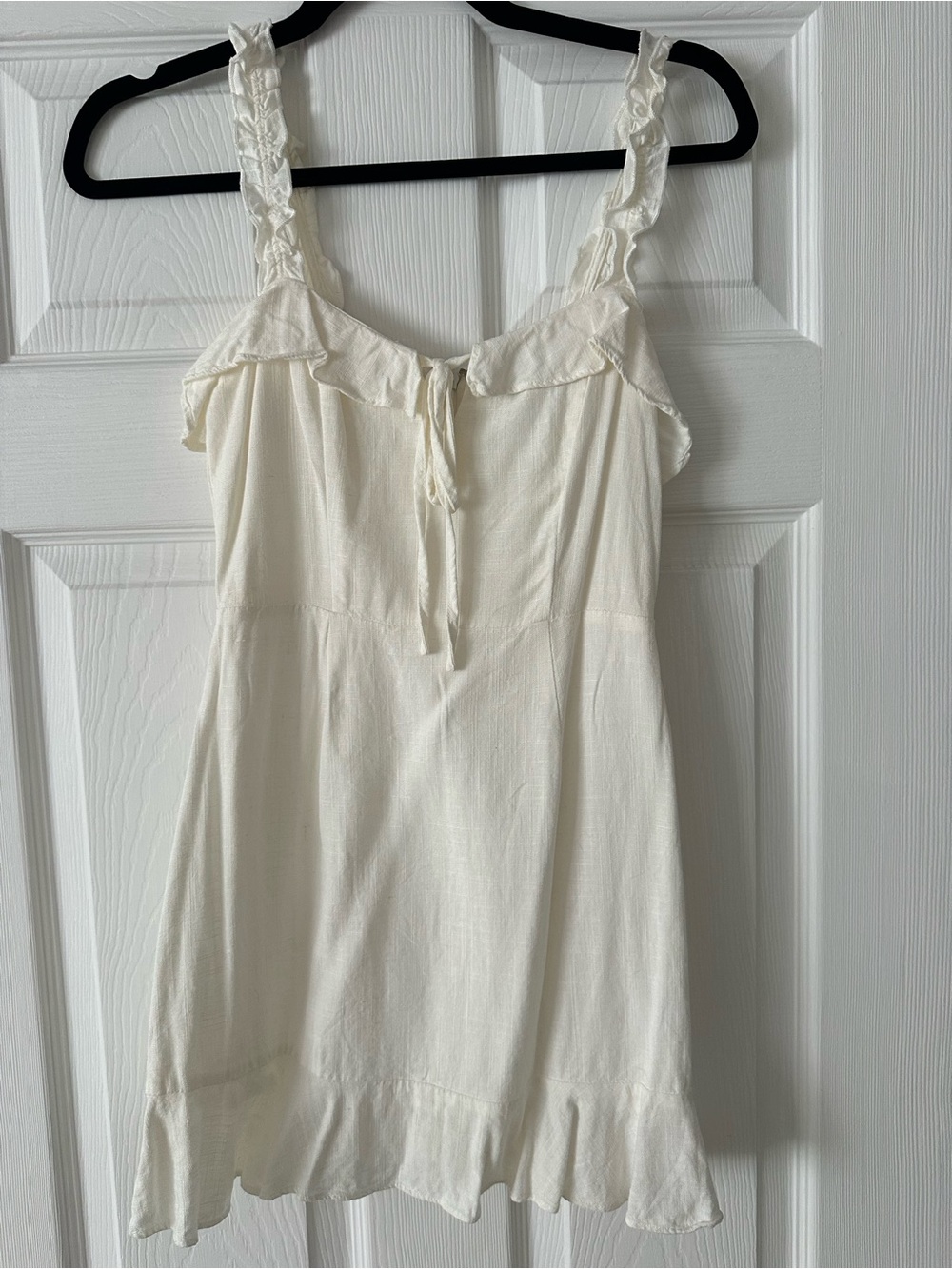 Lulus XS Cream Ruffle dress